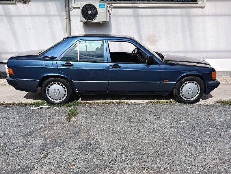 Usata Mercedes 190 160 CV (117 kW) 1991 Blu Berlina