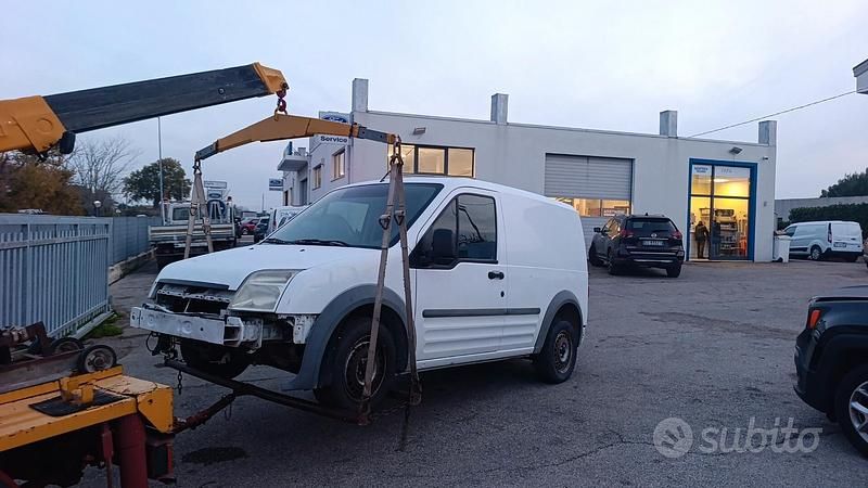Bianco Usata 2010 Ford Transit Connect Monovolume | 999 € - Immagine 1/3