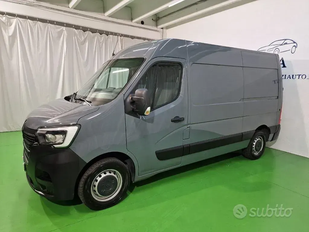 Usata Renault Master 150 CV (110 kW) 2023 Grigio Monovolume