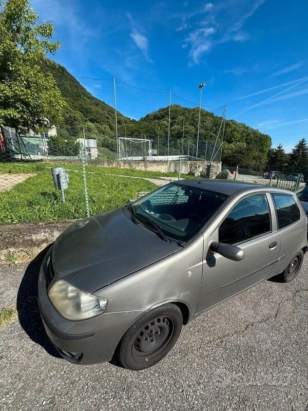 Usata Fiat Punto 80 CV (58 kW) 2005 Verde Utilitaria