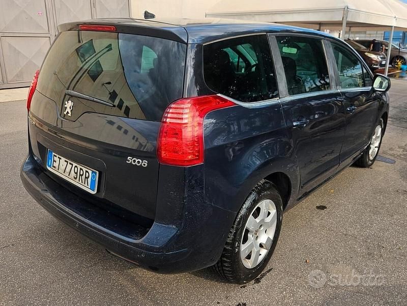 Usata Peugeot 5008 Business-Line 115 CV (84 kW) 2014 Blu Monovolume