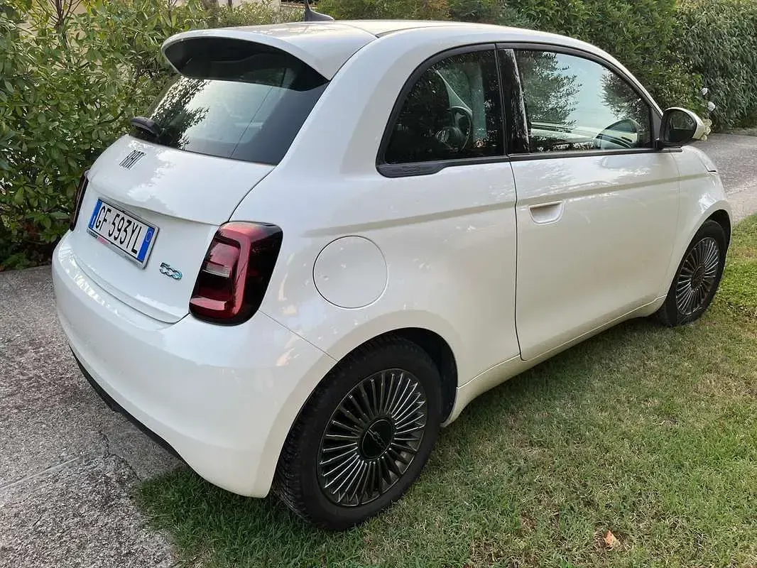 Usata Fiat 500e Action 42 kW (58 CV) 2021 Bianco Utilitaria