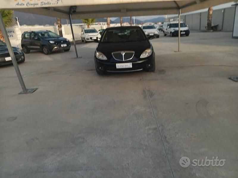 Usado Lancia Ypsilon 75 HP (55 kW) 2007 Preto Citadino