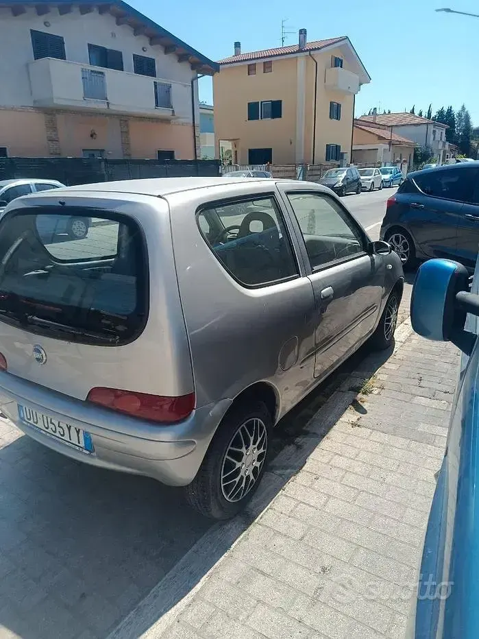 Usata Fiat 600 54 CV (39 kW) 2006 Grigio Utilitaria