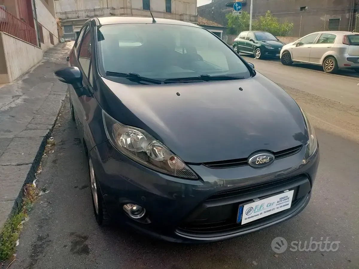 Usata Ford Fiesta Business Edition 70 CV (51 kW) 2011 Grigio Berlina