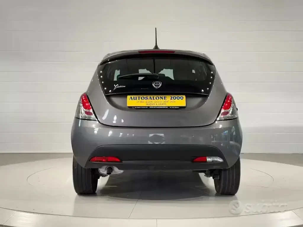 Usata Lancia Ypsilon Silver 69 CV (50 kW) 2022 Grigio Utilitaria