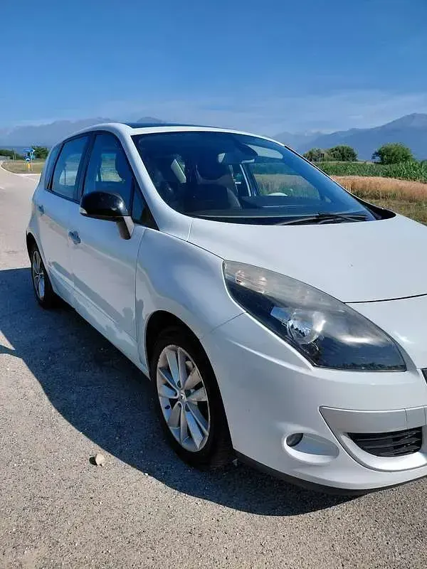 Usata Renault Scénic III Luxe 110 CV (80 kW) 2012 Bianco Monovolume