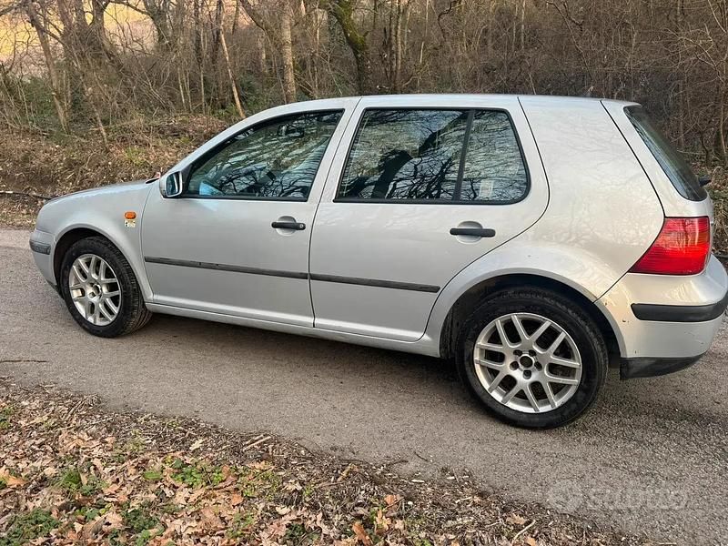 Usata VW Golf IV 90 CV (66 kW) 1999 Grigio Berlina