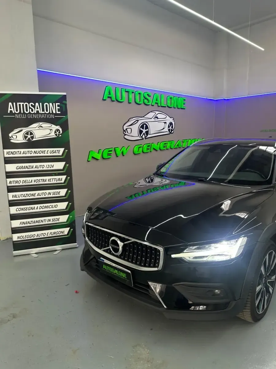 Usata Volvo V60 Business Edition 250 CV (183 kW) 2020 Nero Station wagon