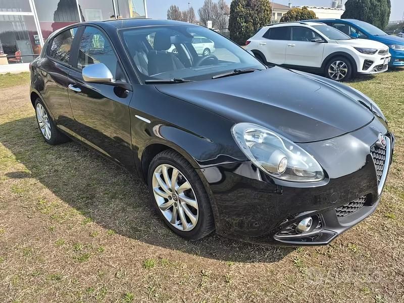 Usata Alfa Romeo Giulietta Tech Edition 120 CV (88 kW) 2018 Nero Utilitaria