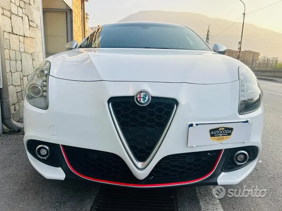 Usata Alfa Romeo Giulietta 120 CV (88 kW) 2019 Bianco Utilitaria