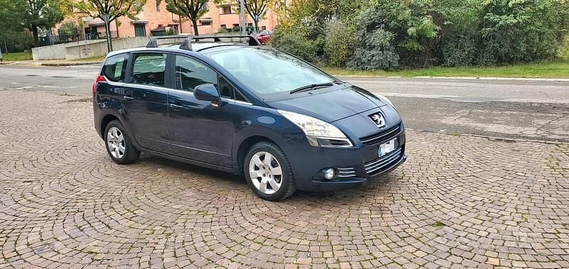 Usata Peugeot 5008 2011 Blu Berlina