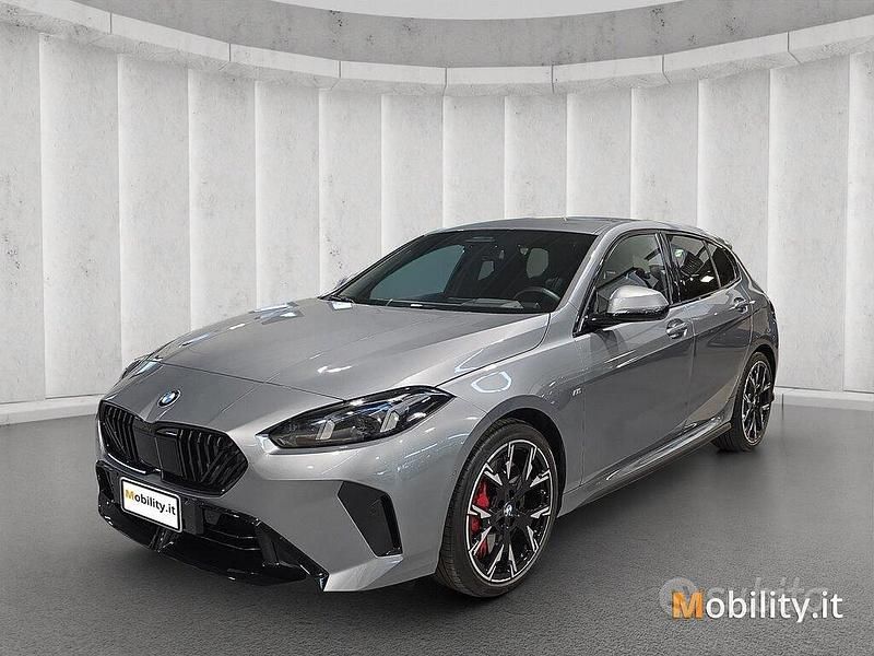 Skyscraper grey metallic Usata 2025 BMW 118 M Sport Due volumi | 36.900 € (Buon prezzo) - Immagine 1/4