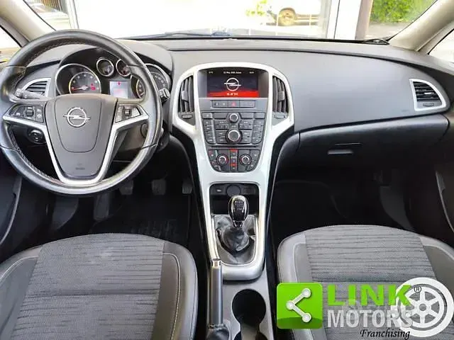Usata Opel Astra 140 CV (102 kW) 2015 Grigio Station wagon
