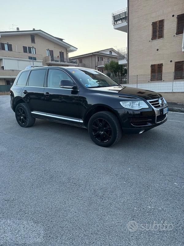 Usata VW Touareg 174 CV (127 kW) 2008 Nero SUV