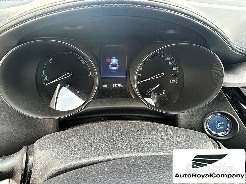 Usata Toyota C-HR Active 122 CV (89 kW) 2022 Bianco SUV