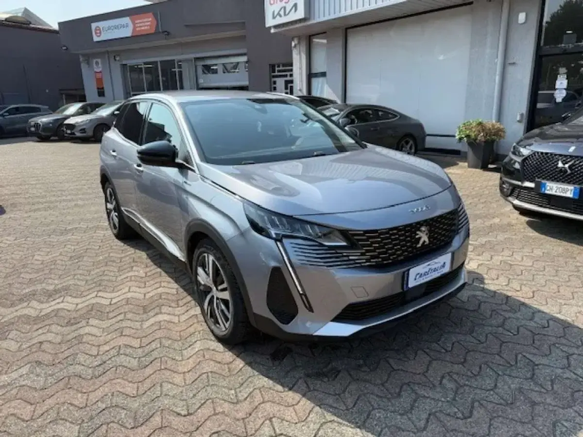 Usata Peugeot 3008 Allure 181 CV (133 kW) 2022 Argento SUV