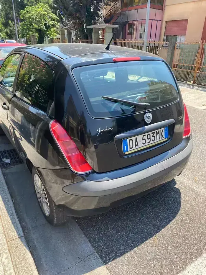 Usata Lancia Ypsilon 60 CV (44 kW) 2006 Nero Utilitaria