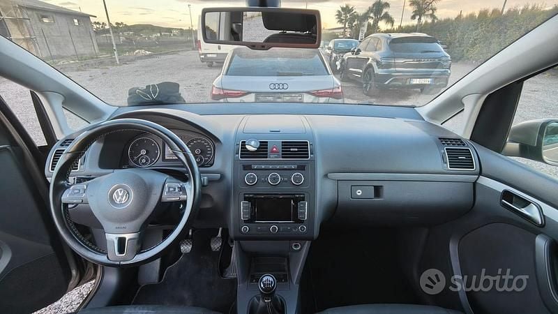 Usata VW Touran Highline 140 CV (102 kW) 2014 Grigio Monovolume