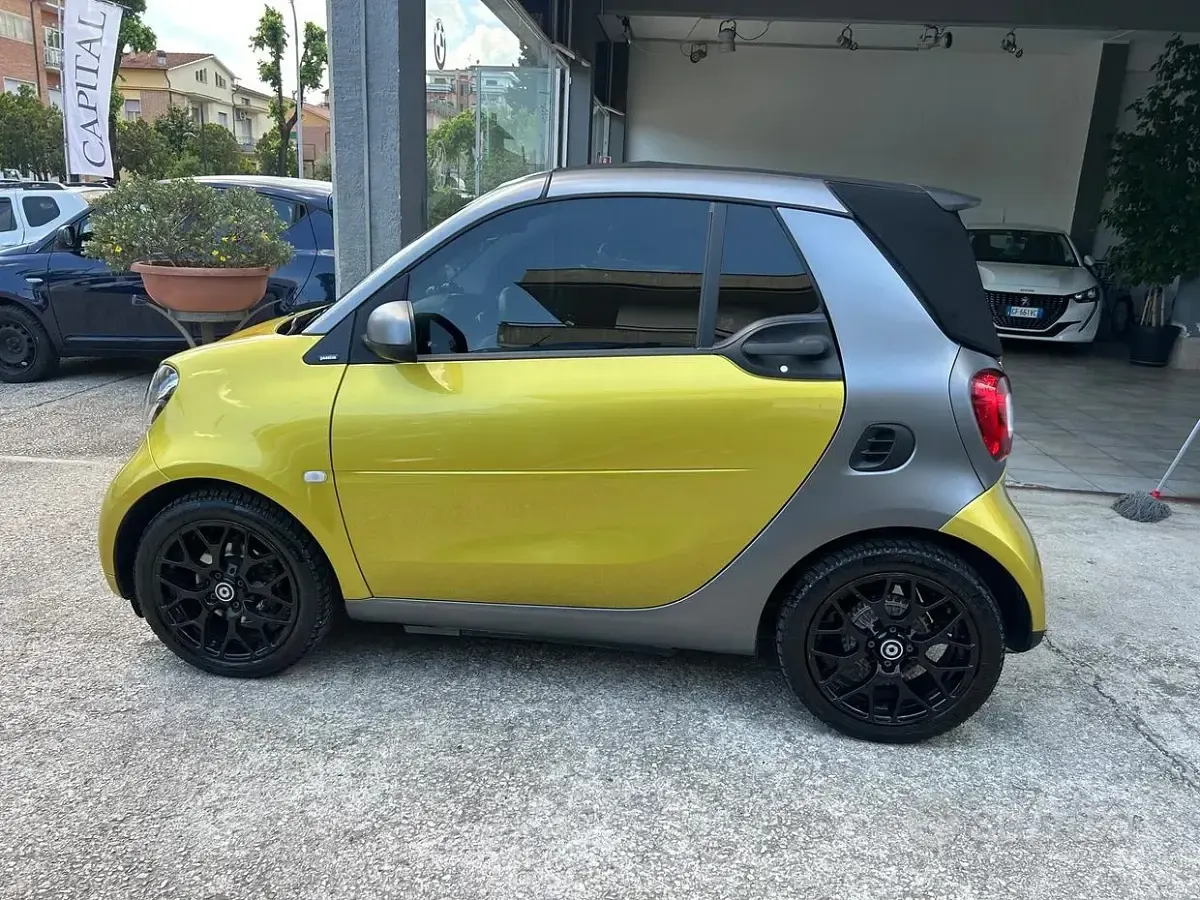 Usata Smart ForTwo Cabrio 90 CV (66 kW) 2016 Giallo Cabrio