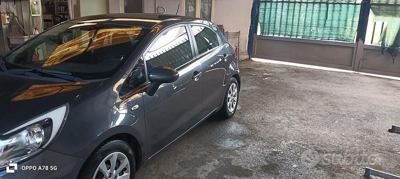 Usata Kia Rio 84 CV (61 kW) 2016 Grigio Utilitaria