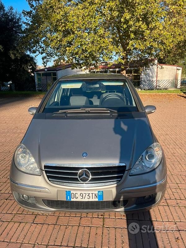 Usata 2007 Mercedes A180 Tre volumi | 3000 € - Immagine 1/4