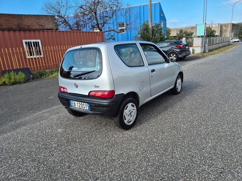 Usata Fiat 600 54 CV (39 kW) 2010 Argento Berlina