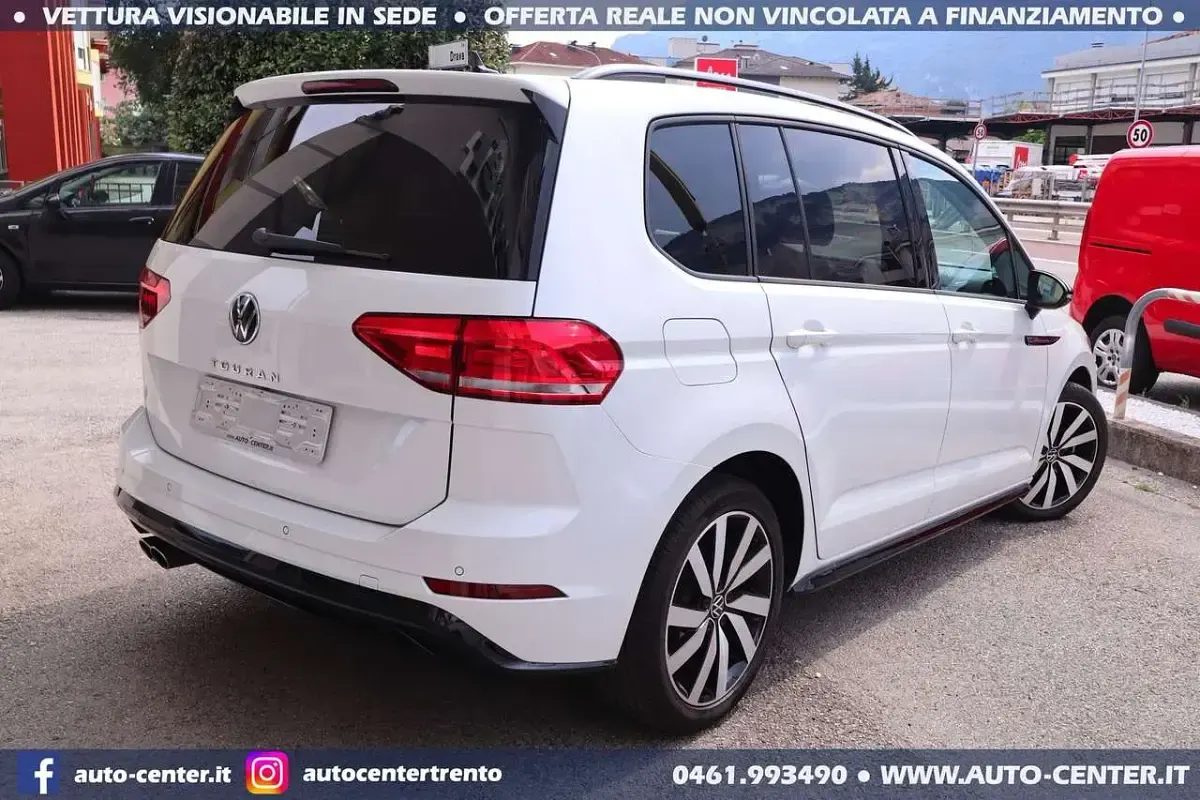 Usata VW Touran Executive 150 CV (110 kW) 2024 Bianco Monovolume