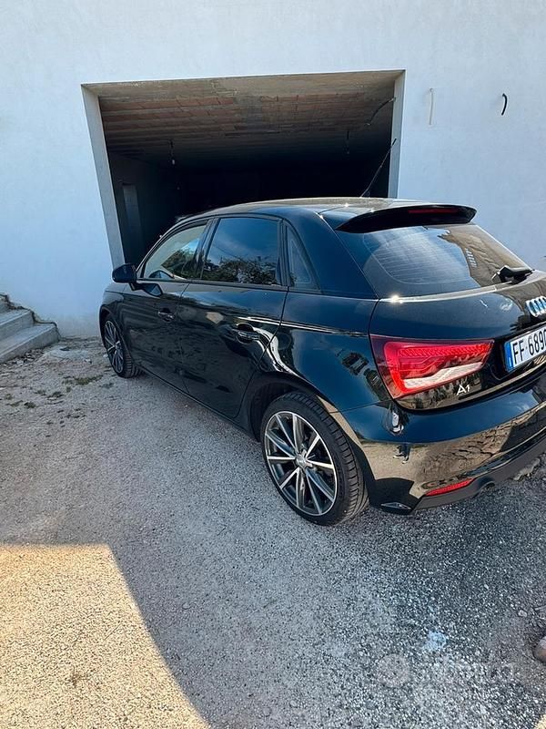 Usata Audi A1 116 CV (85 kW) 2016 Nero Utilitaria