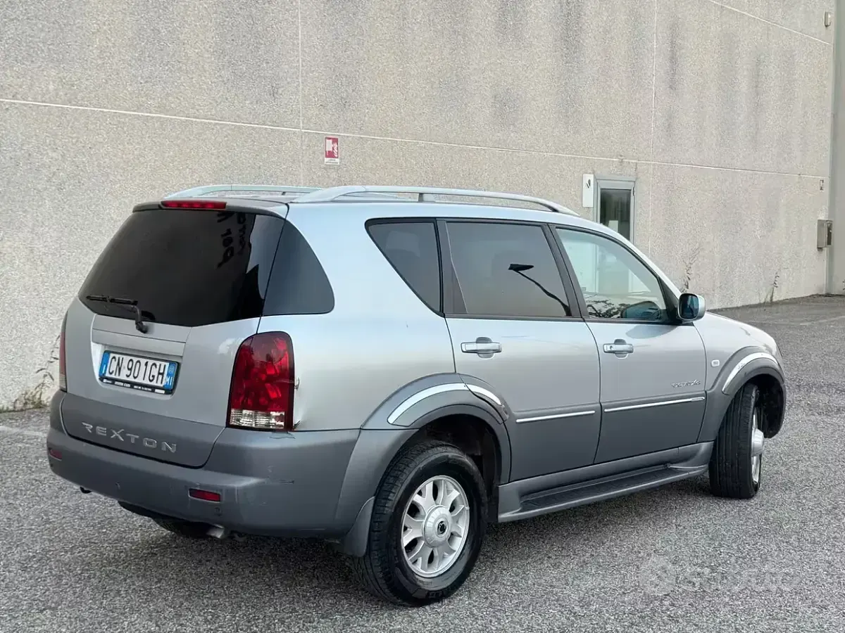 Usata SsangYong Rexton 165 CV (121 kW) 2005 Grigio SUV