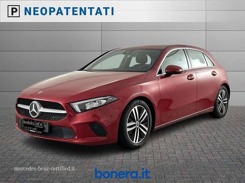 Rosso Usata 2021 Mercedes A180 Tre volumi | 23.900 € (Buon prezzo) - Immagine 1/3