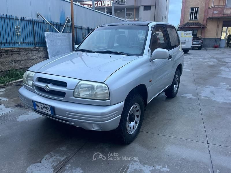 Gray Usata 2000 Suzuki Grand Vitara SUV | 5000 € (Buon prezzo) - Immagine 1/4