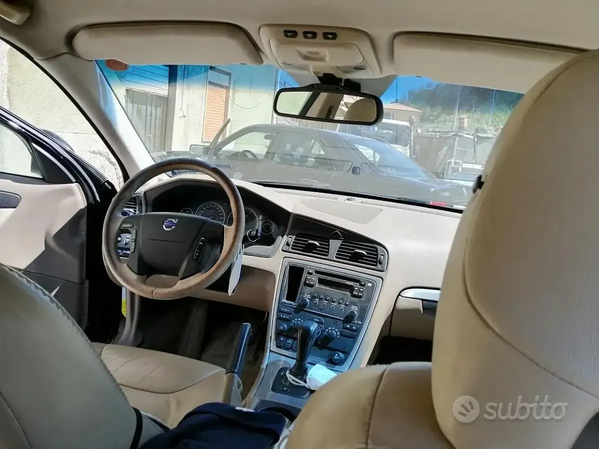 Usata Volvo XC70 185 CV (136 kW) 2007 Nero Station wagon