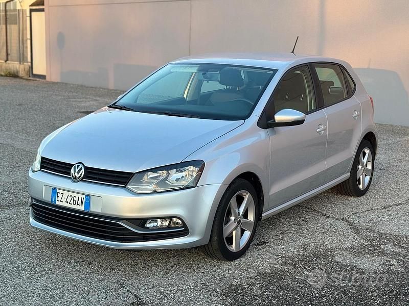 Grigio Usata 2015 VW Polo Tre volumi | 5700 € (Super prezzo) - Immagine 1/4