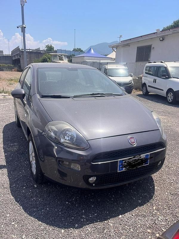 Usata 2013 Fiat Punto Lounge Due volumi | 5500 € (Buon prezzo) - Immagine 1/4