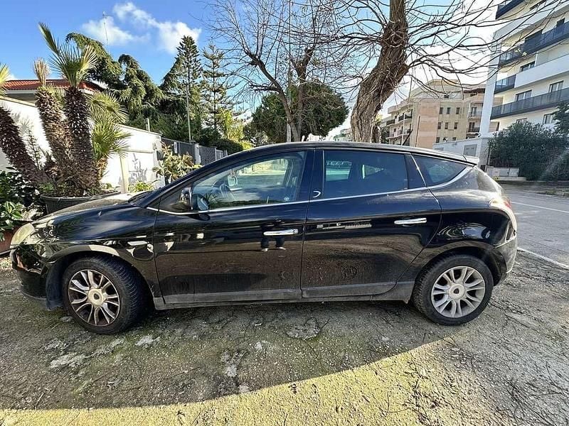 Begagnad Lancia Delta 120 HK (88 kW) 2011 Halvkombi
