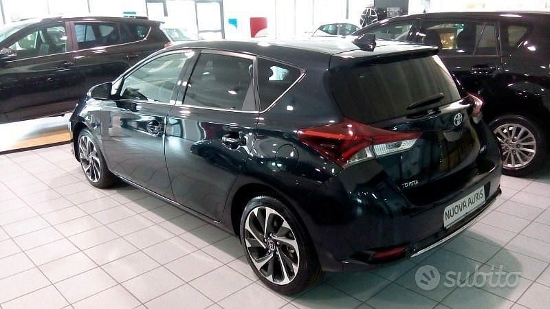 Usata Toyota Auris 90 CV (66 kW) 2016 Berlina