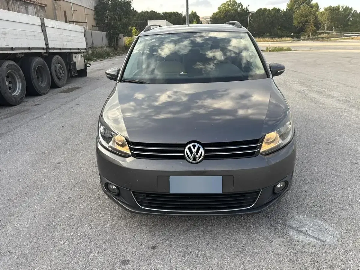 Usata VW Touran 105 CV (77 kW) 2011 Grigio Monovolume