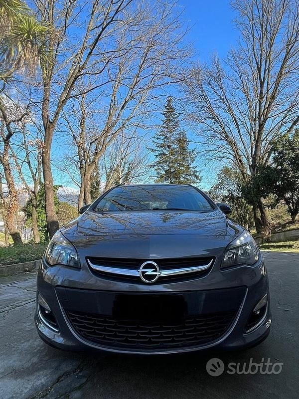 Usata Opel Astra 140 CV (102 kW) 2013 Grigio Station wagon