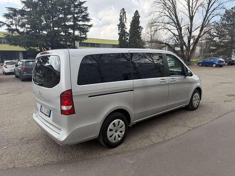 Usata Mercedes V220 163 CV (119 kW) 2020 Argento Monovolume