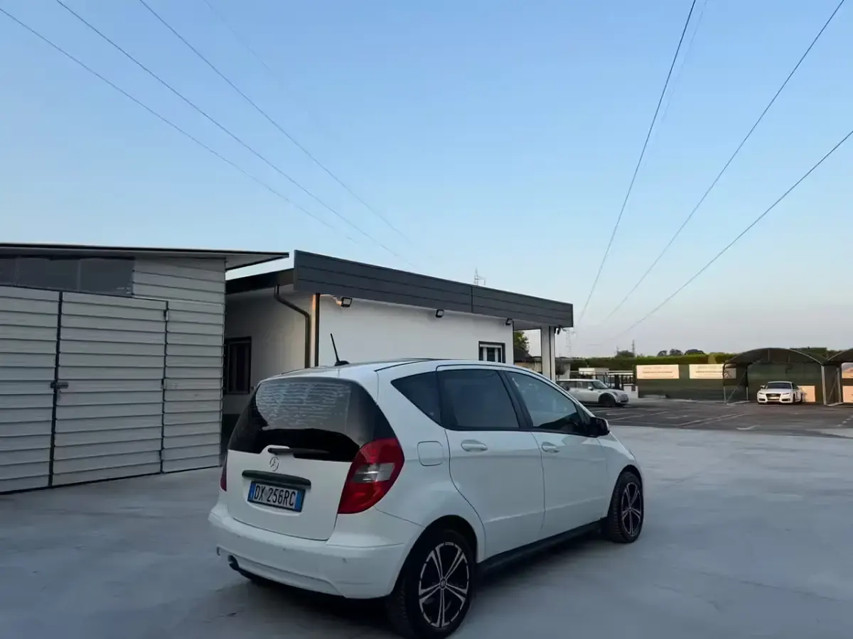 Usata Mercedes A170 Avantgarde 116 CV (85 kW) 2009 Bianco Berlina