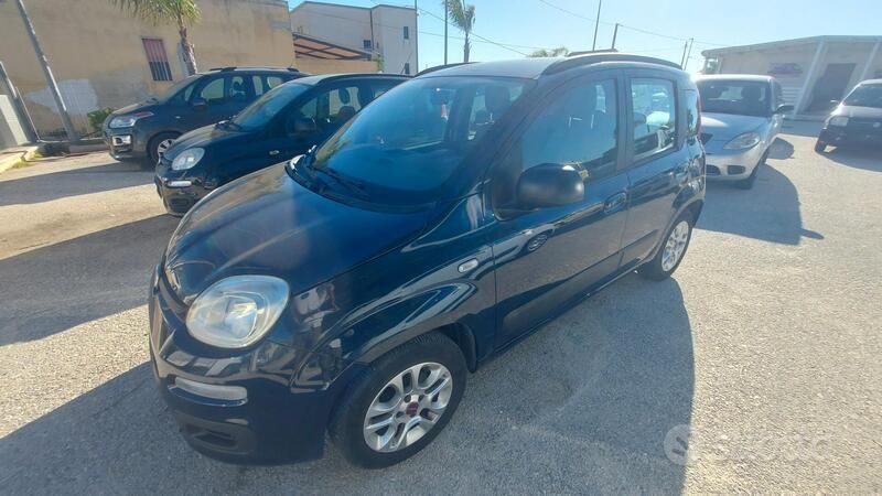 Usata Fiat Panda Lounge 69 CV (50 kW) 2013 Blu Utilitaria