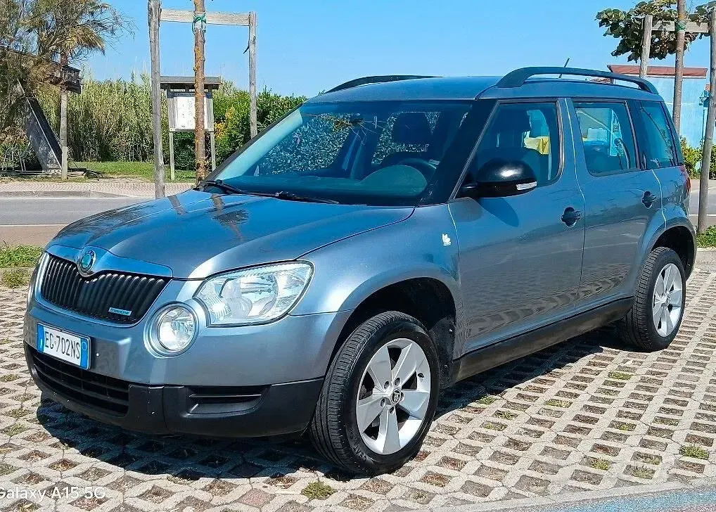Usata Skoda Yeti 105 CV (77 kW) 2011 Grigio SUV