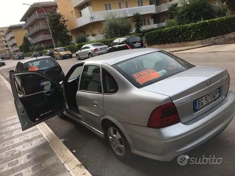 Usata Opel Vectra 101 CV (74 kW) 2000 Grigio Berlina