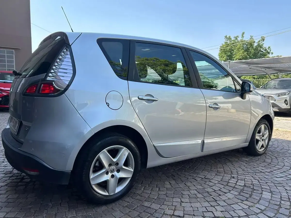 Usata Renault Scénic III LIMITED 95 CV (69 kW) 2015 Grigio Monovolume