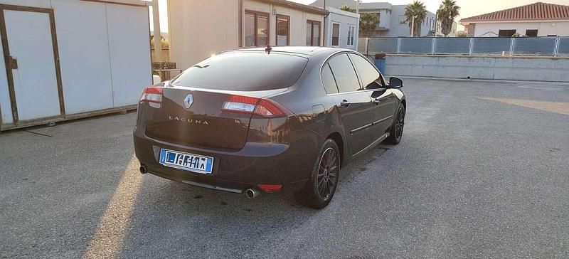 Usata Renault Laguna III 173 CV (127 kW) 2011 Berlina