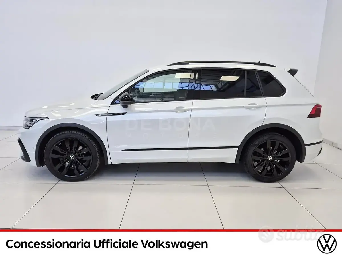 Usata VW Tiguan R-line 200 CV (147 kW) 2024 Bianco SUV