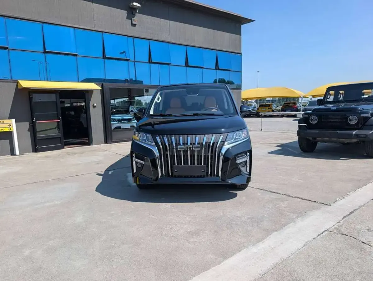 Nuova EMC SETTE 133 CV (97 kW) 2026 Nero SUV