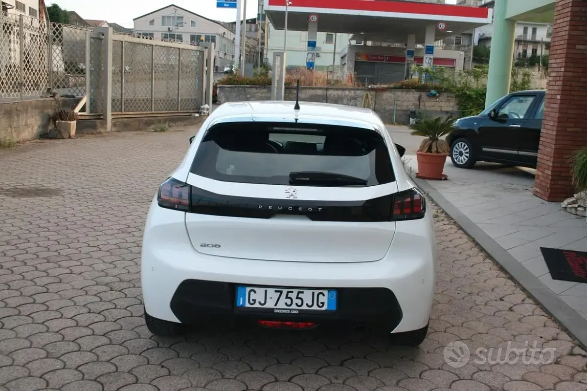 Usata Peugeot 208 Active 102 CV (75 kW) 2022 Bianco Utilitaria