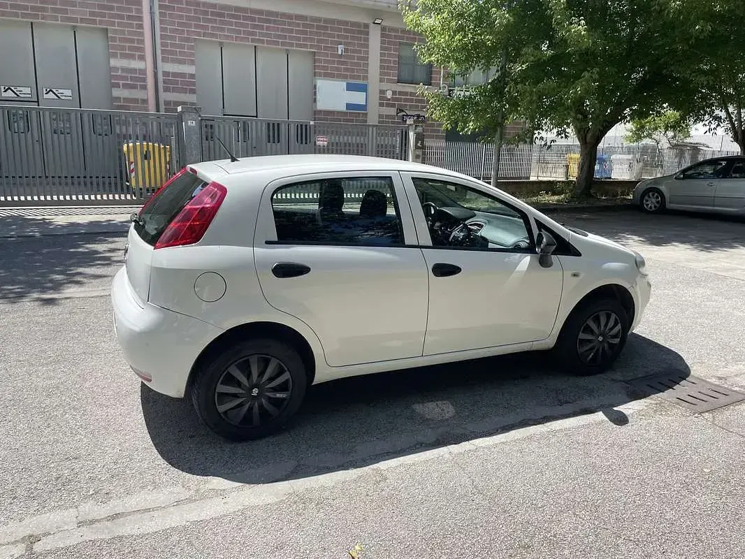 Usata Fiat Grande Punto 77 CV (56 kW) 2017 Bianco Utilitaria